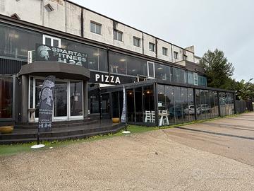 RISTORANTE-PIZZERIA-LONGUE BAR attrezzato