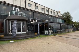 RISTORANTE-PIZZERIA-LONGUE BAR attrezzato