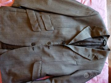 Abito da uomo grigio