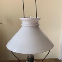 Lampada a olio antica in vetro