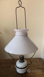 Lampada a olio antica in vetro