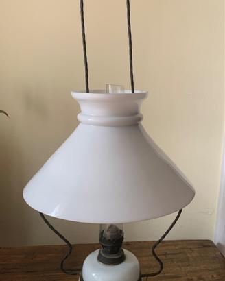 Lampada a olio antica in vetro