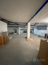 Magazzino deposito merce / ricovero gommone
