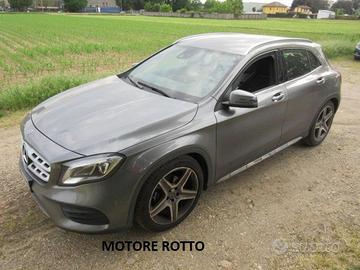 MERCEDES-BENZ GLA 180 Premium