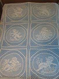 Copriletto matrimoniale fatto ad uncinetto