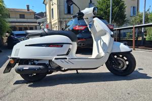 PROMO BENELLI/KEEWAY SIXTIES 300 MOT. PIAGGIO LC