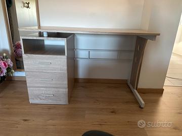 Scrivania con 3 cassetti 120x58 h 75