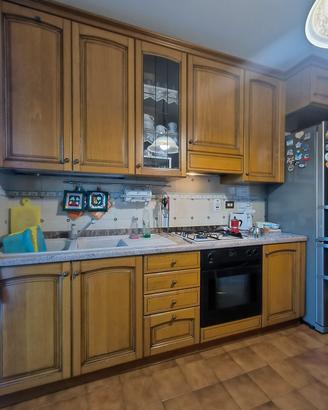 Cucina componibile in legno completa di mobili