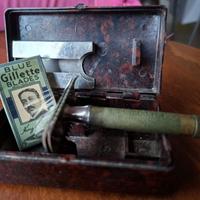 Rasoio Gilette vintage con scatola in bachelite