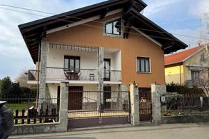 VILLA SINGOLA A RIVALTA DI TORINO