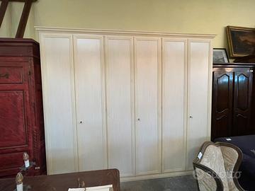 Armadio 6 ante di grande qualità.