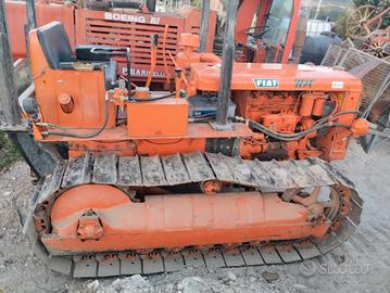 Trattore cingolato Fiat 70C con aratro perfetto