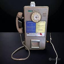 due telefoni a gettoni
