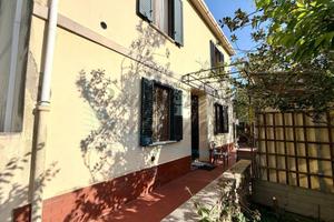 Villa di 130 m² con più di 5 locali e box auto a R