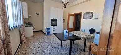 Indipendente con cortile Fronte-Retro