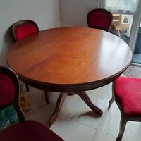 Tavolo Rotondo piu' quattro sedie