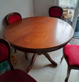 Tavolo Rotondo piu' quattro sedie