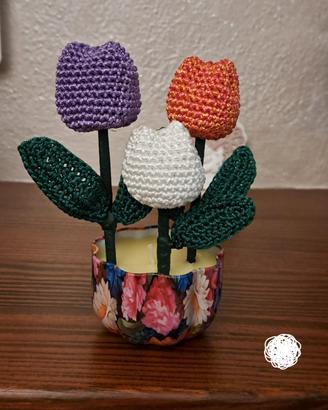 tulipani realizzati a uncinetto