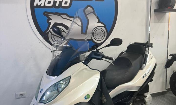 Piaggio MP3 300 HYBRID