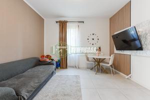 SOLUZIONE INDIPENDENTE CON GIARDINO E BOX IN CENTR