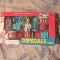 Gioco piccolo ospedale ancora nuovo