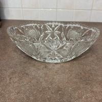 Ciotola ovale in vetro o cristallo