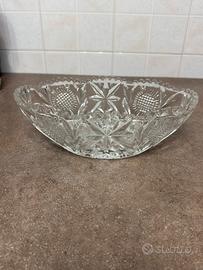 Ciotola ovale in vetro o cristallo