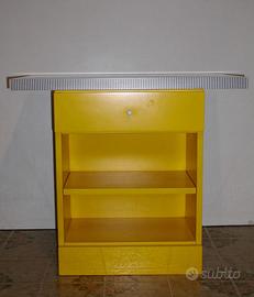 mobiletto in legno laccato  e ripiano in laminato