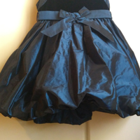 Abitino in raso e vellutino blu con cappellino