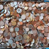 18 kg di monete mondiali