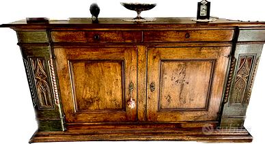 Elegante credenza antica in legno massello