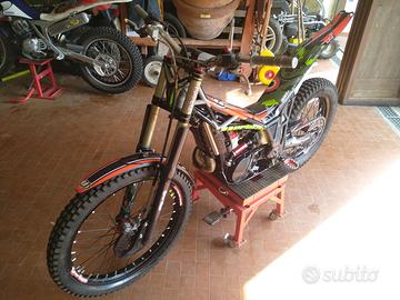 Moto Trial Vertigo 300 R2 poche ore + Casco