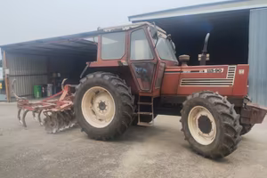 Trattore agricolo 
