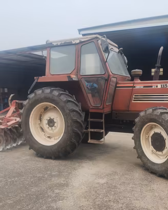 Trattore agricolo 