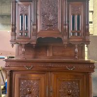 Elegante credenza/armadio antico in legno massello