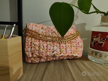 borsa fatta a mano all'uncinetto