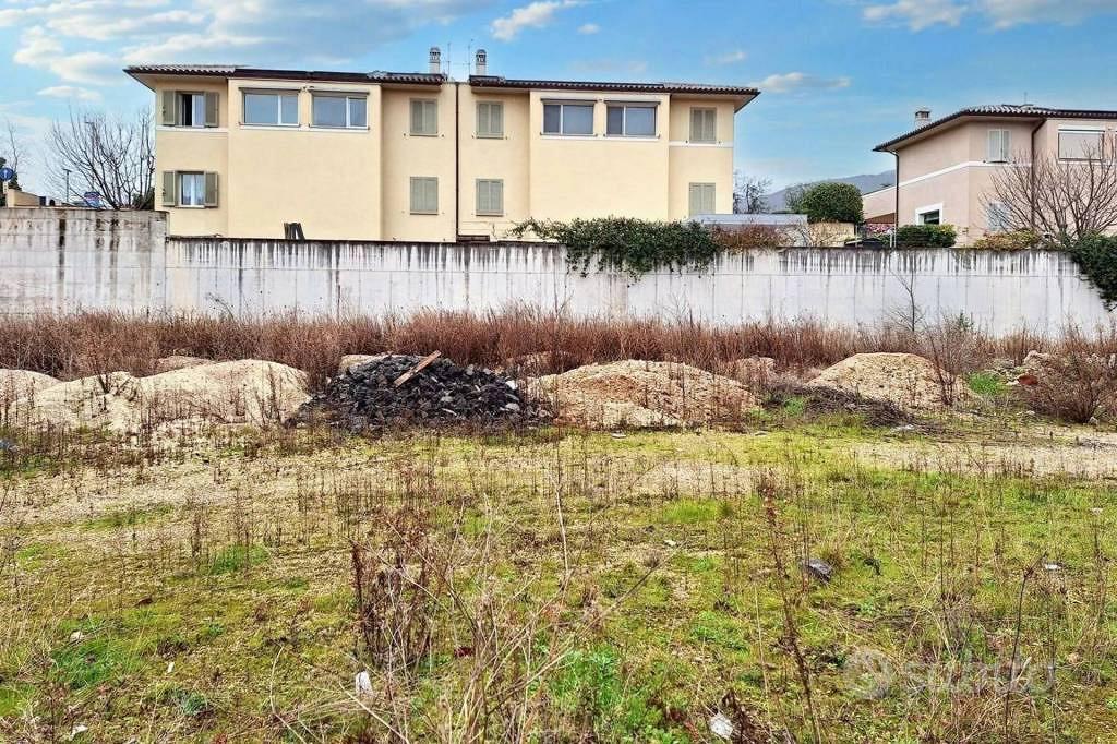Immobile in asta di 1980 m² a Foligno - Vista 5