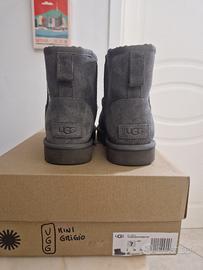 Mini ugg rubber logo