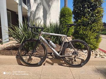 Bici strada Lynskey  in titanio aerospaziale 6.4