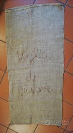 Sacco juta porta regali, con ricamo. 