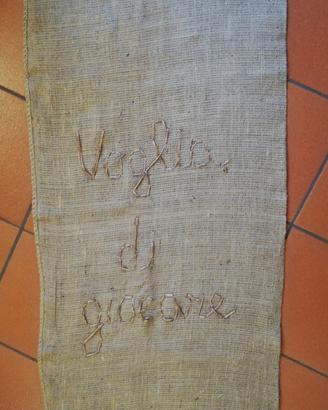 Sacco juta porta regali, con ricamo. 