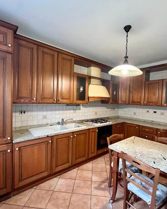 Cucina angolare compresa di elettrodomestici