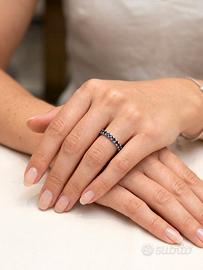 Anello veretta di zaffiri