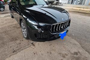 Maserati levante 250 cv.