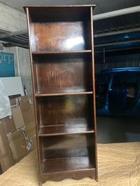 Piccola elegante libreria in legno