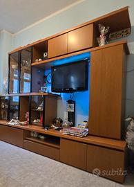 soggiorno incluso televisione  cucina  libreria  