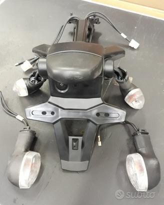 Portatarga con frecce Yamaha mt09 2014