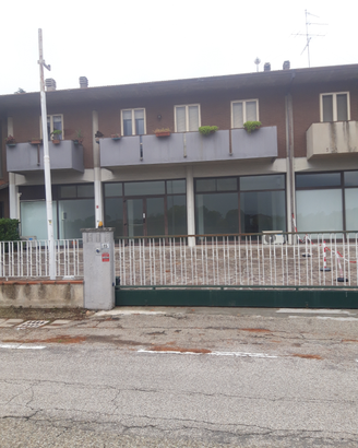 Privato affitta locale