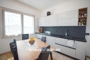 BIFAMILIARE IN ORIZZONTALE CON GIARDINO