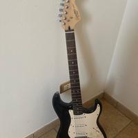 Chitarra fender squier affinity strat bianca e ner